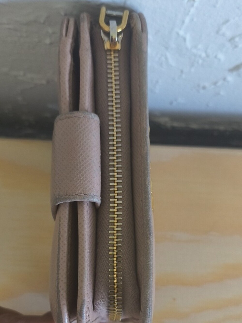 Prada Blush Pink Saffiano Leather Zip Wallet with Gold Logo - Picture 3 of 8